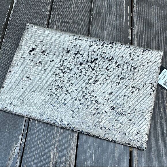 BCBGMAXAZRIA Silver Gold Harlow Envelope Clutch NWT - Picture 4 of 10